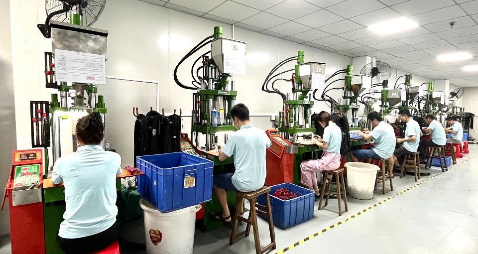 13年专注连接线束定制,品质源于设计,选材用料规范生产制造,严谨品质检验,车级品质标准,遏制连接传输的质量隐患,让您使用无忧!充电器适配器连接线定制,USB数据信号线定制,充电线连接线定制,USB TYPE-C数据线定制厂家