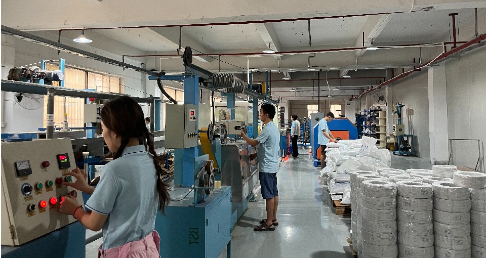 广东元连科技-匠原连13年专注连接线束定制!匠者,以本源构连接,一站式解决连接方案需求,致力于高效能线束定制和匠造!电子连接线定制,视频线定制生产,延长线定制,端子连接线,车载线束定制,电器电源连接线数据线定制